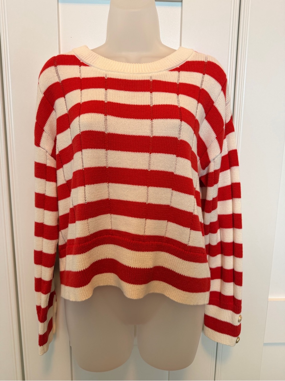 Evereve Women's lightweight Spring/Summer Red & Cream Striped Knit Sweater